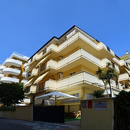 Residence Riviera Alba Adriatica Eksteriør bilde