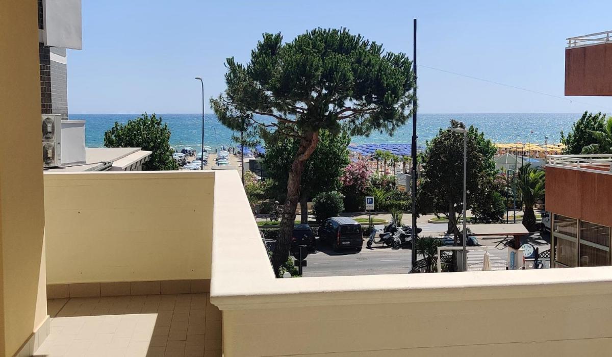 Residence Riviera Alba Adriatica Eksteriør bilde