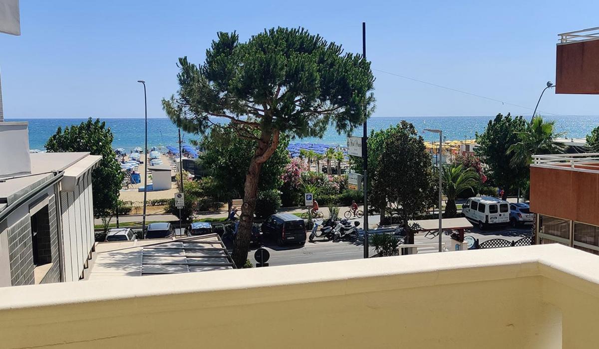 Residence Riviera Alba Adriatica Eksteriør bilde