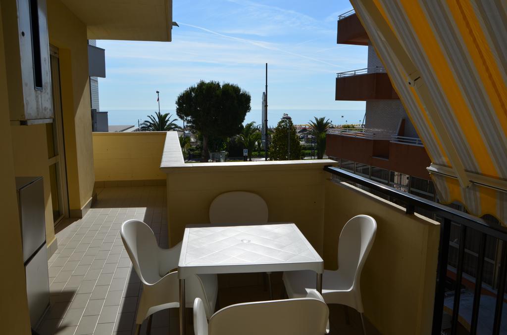 Residence Riviera Alba Adriatica Eksteriør bilde