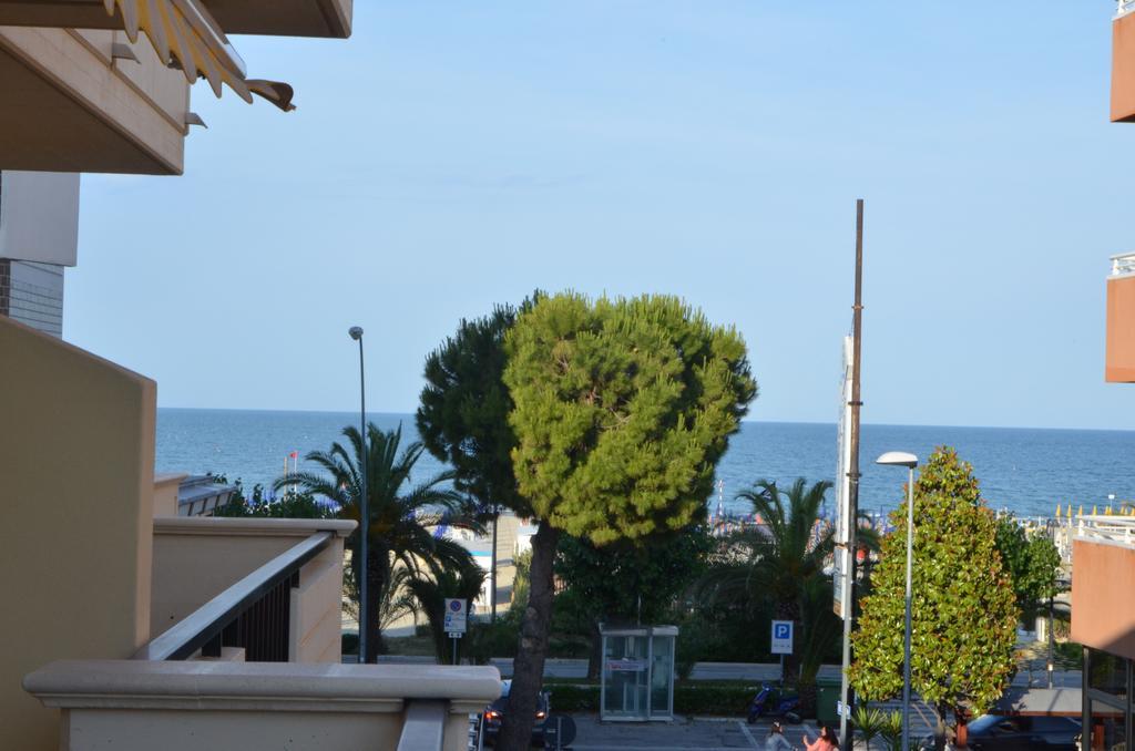 Residence Riviera Alba Adriatica Eksteriør bilde