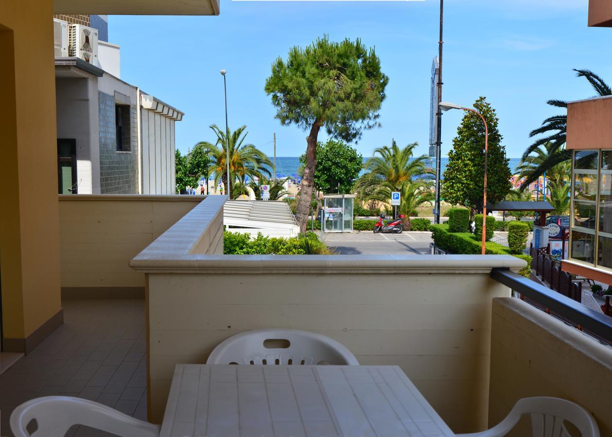 Residence Riviera Alba Adriatica Eksteriør bilde