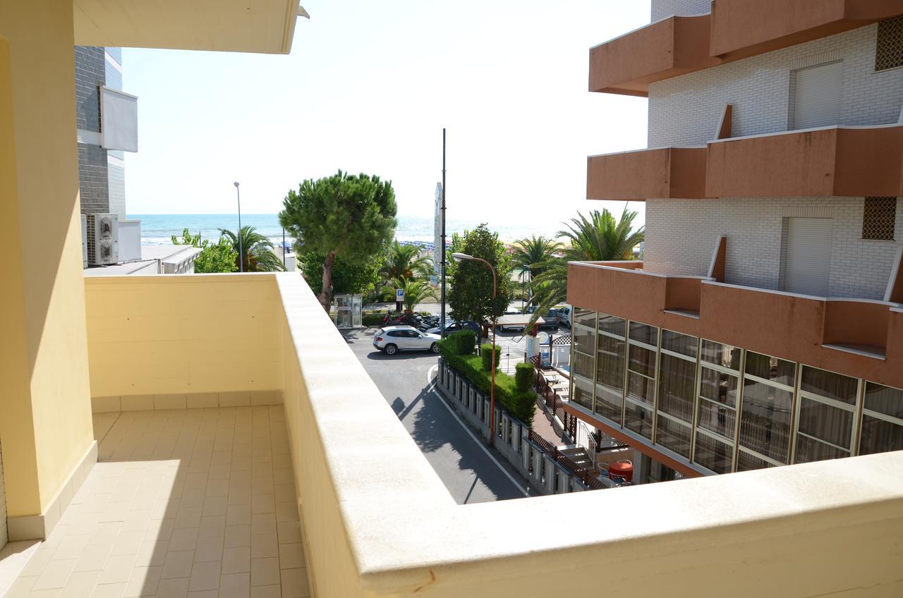 Residence Riviera Alba Adriatica Eksteriør bilde